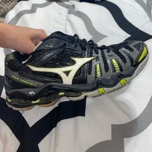 Mizuno volleyball shoe